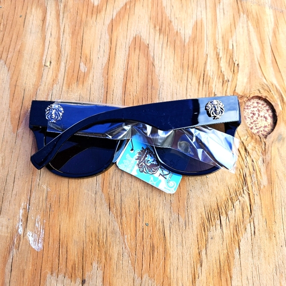 Kleo Stylish Black Sunglasses - Picture 15 of 16